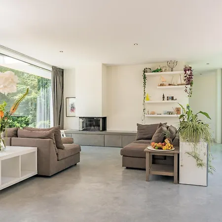 Delphia Villa