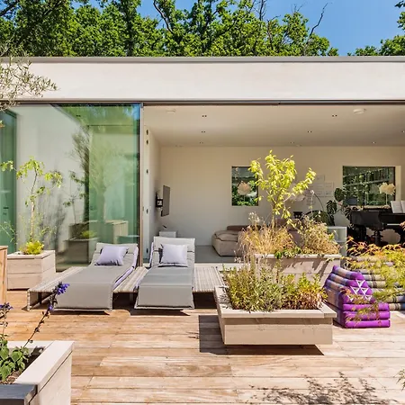 Delphia Villa *